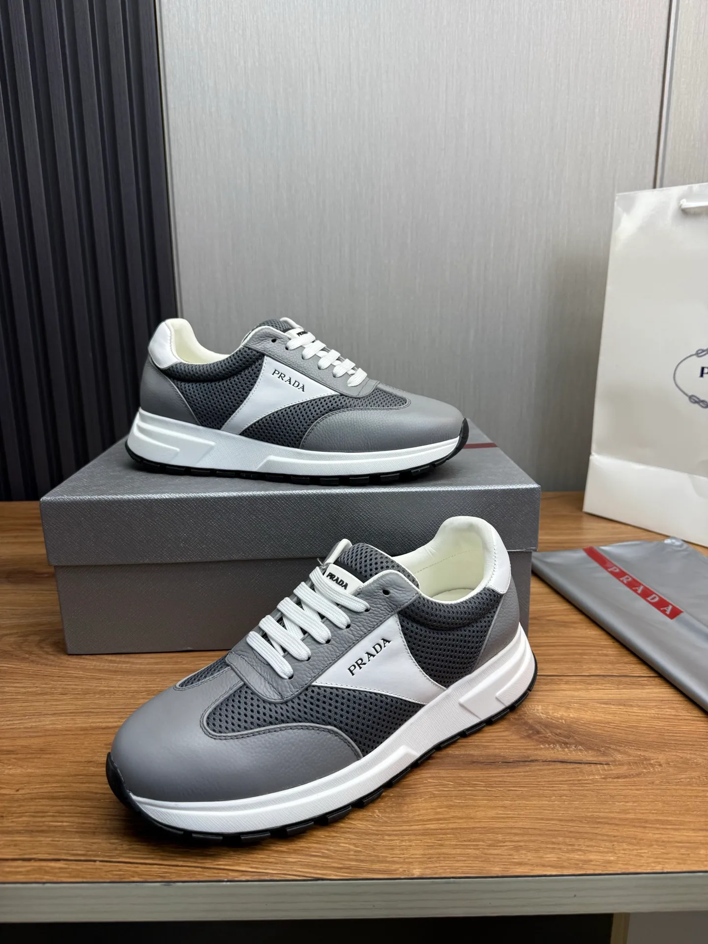 Men's shoes 💰560💰 [PRADA] Hot-selling men's shoes shipped 👏Official website synchronized ⬆️ Original cowhide fabric + cowhide lining, cowhide feet 🐮 1:1 shipment ✔️Original original bottom, 38-45 (45. Customized, non-refundable)